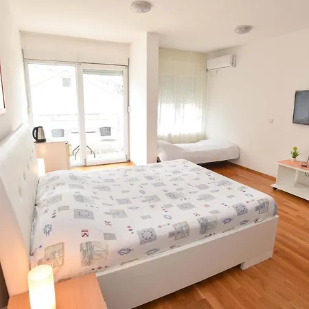 Modern 200m From The Budua